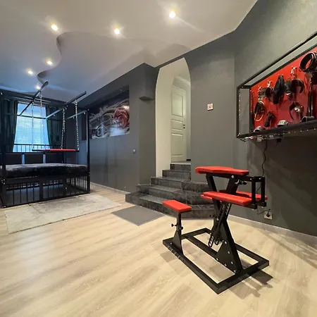Bdsm Tallinn, Private Luxury Romance Old Town Adults Only מלון אהבה