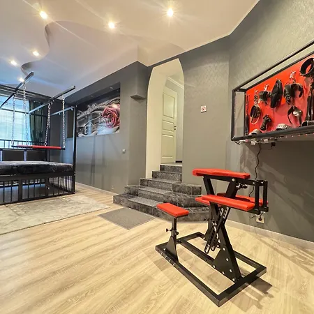 Bdsm Tallinn, Private Luxury Romance Old Town Adults Only מלון אהבה